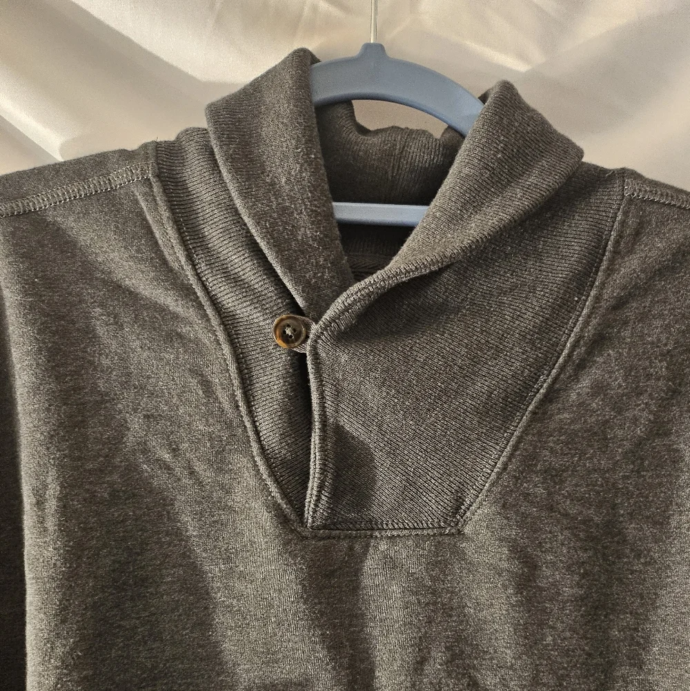 Old Navy shawl‎ collar pullover sweatshirt in a heathered charcoal gray.